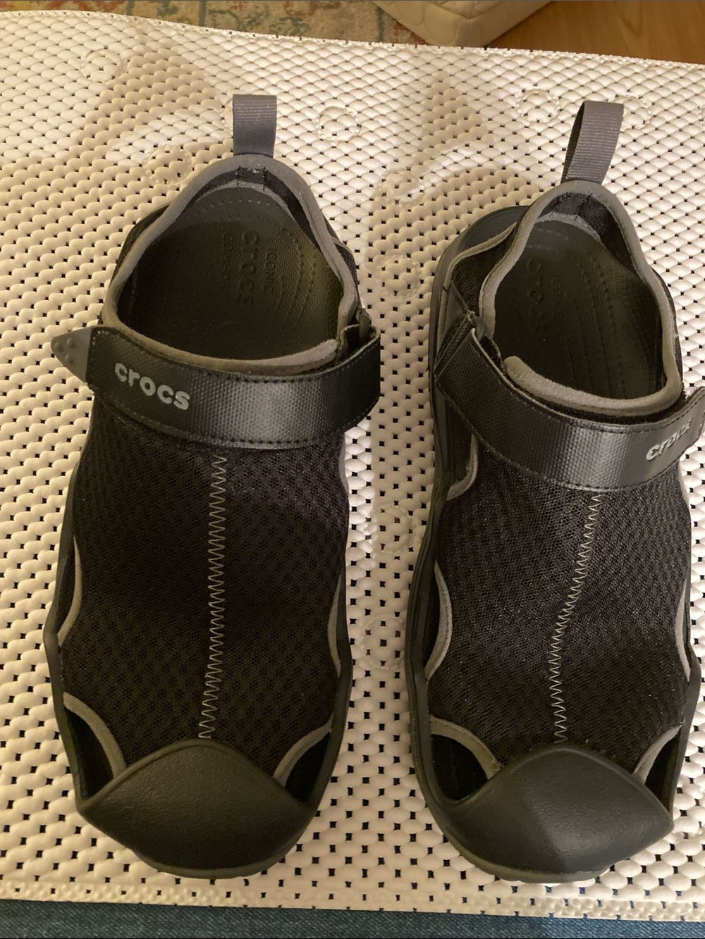 Croc’s mens swiftwater black size 9